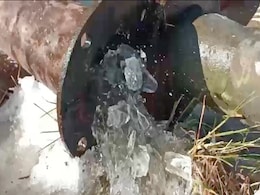 कश्मीर में पानी के पाइपों से बह रही बर्फ, देखें कैसे डल झील समेत बर्फ से ढकी पूरी घाटी कश्मीर में पानी के पाइपों से बह रही बर्फ, देखें कैसे डल झील समेत बर्फ से ढकी पूरी घाटी