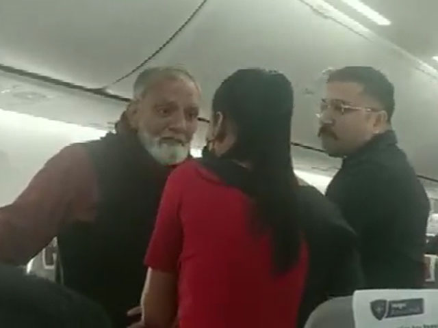 Watch: SpiceJet Passenger Deboarded After Misbehaving With Crew