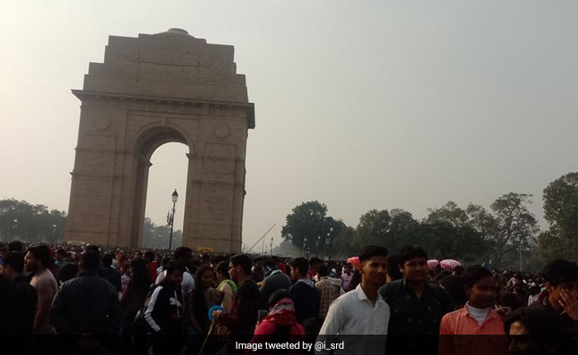 Huge Crowds At India Gate On New Year, Cops Block Roads