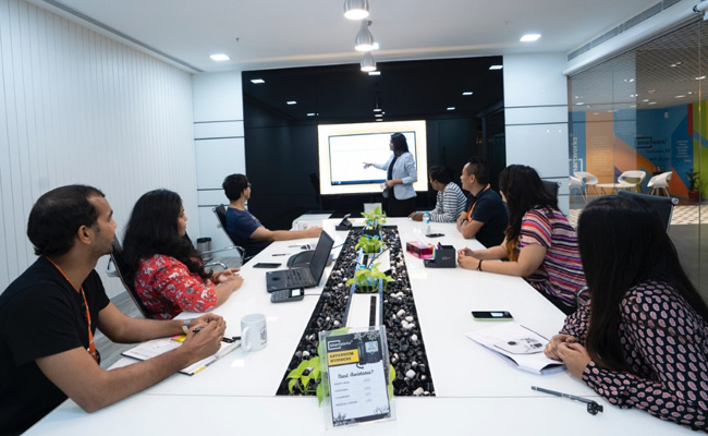 नए हो तो हर समय उपलब्ध रहो... Work-Life Balance को लेकर शख्स ने कही ऐसी बात, पोस्ट पर बवाल