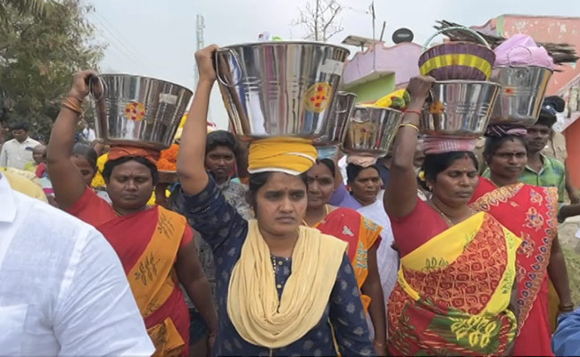 In Historic Move, Over 200 Dalits Defy 'Ban' To Enter Tamil Nadu Temple