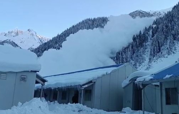 Massive Avalanche In Kashmir's Sonamarg, Second In Two Days