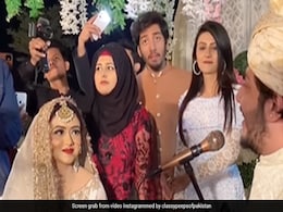 शादी में दूल्हे ने गाया ऐसा गाना, लूट ली महफिल, दुल्हन ही नहीं, जीता हर सुनने वाले का दिल...VIDEO शादी में दूल्हे ने गाया ऐसा गाना, लूट ली महफिल, दुल्हन ही नहीं, जीता हर सुनने वाले का दिल...VIDEO