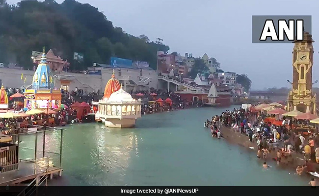 Devotees Take Holy Dip In Ganga In Varanasi For Makar Sankranti