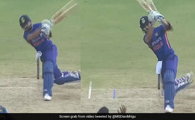 विराट कोहली ने दिखाया MS Dhoni वाला अंदाज, 'हेलीकॉप्टर शॉट' लगाकर लूटी महफिल, Video