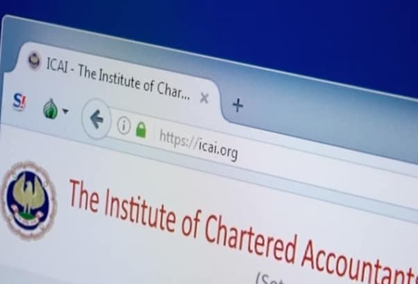 Success Story: मेहनत और लगन से क्लास का बैंक बेचर बना सीए, पिता ने शेयर की भावुक वीडियो