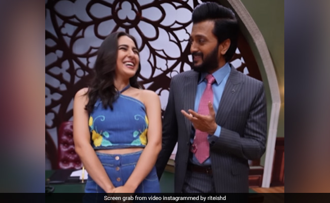 Sara Ali Khan Is Back With Her "Knock Knock" Jokes. This Time With Riteish Deshmukh