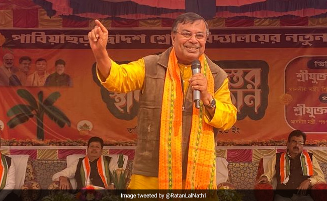 "गोमूत्र से मुंह धोएं" वाले बयान से त्रिपुरा के मंत्री ने नए विवाद को दिया जन्‍म 