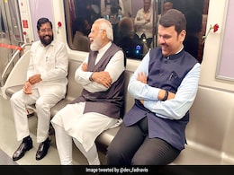 "बातचीत का अनुमान लगाएं" : देवेंद्र फडणवीस ने पीएम के साथ मेट्रो में सवारी की तस्वीर ट्वीट की "बातचीत का अनुमान लगाएं" : देवेंद्र फडणवीस ने पीएम के साथ मेट्रो में सवारी की तस्वीर ट्वीट की