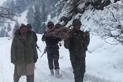 Watch: Soldiers Trudge Through Snow To Rescue 80-Year-Old Woman Near LoC Watch: Soldiers Trudge Through Snow To Rescue 80-Year-Old Woman Near LoC