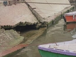 "बाबा विश्वनाथ की नगरी" में दरक रहे गंगा के कई घाट, विशेषज्ञों ने बताई वजह "बाबा विश्वनाथ की नगरी" में दरक रहे गंगा के कई घाट, विशेषज्ञों ने बताई वजह