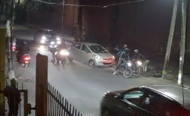 Video: Man Shot At On Busy Delhi Road, Robbers Escape With Rs 5 Lakh