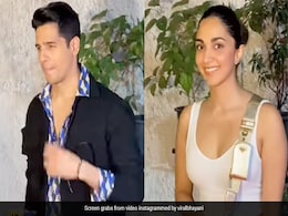 'मिशन मजनू' की स्क्रीनिंग में कियारा आडवाणी ने चुराई सिद्धार्थ और रश्मिका की लाइमलाइट, VIDEO देख फैंस ने दिए ये रिएक्शन 'मिशन मजनू' की स्क्रीनिंग में कियारा आडवाणी ने चुराई सिद्धार्थ और रश्मिका की लाइमलाइट, VIDEO देख फैंस ने दिए ये रिएक्शन