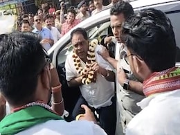 VIDEO: कार से बाहर आते ओडिशा के मंत्री के सीने पर पुलिसकर्मी ने दागी गोली, कैमरे में कैद हुई वारदात VIDEO: कार से बाहर आते ओडिशा के मंत्री के सीने पर पुलिसकर्मी ने दागी गोली, कैमरे में कैद हुई वारदात
