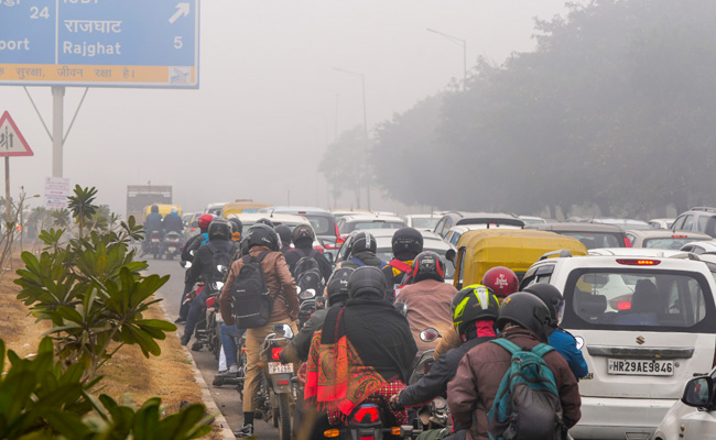 Delhi's Cold Wave: 150 Flights Delayed Since Midnight, Fog Seeps The City