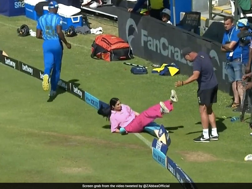 Watch: TV Anchor Falls As Fielder Crashes With Her During SA20 Game. Then Says This