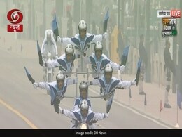 Motorcycle Daredevils Thrill With Record-Setting Display At Kartavya Path Motorcycle Daredevils Thrill With Record-Setting Display At Kartavya Path