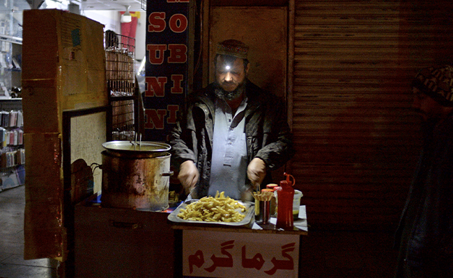 Amid Frequent Power Blackouts, Pakistanis Find Light In Memes