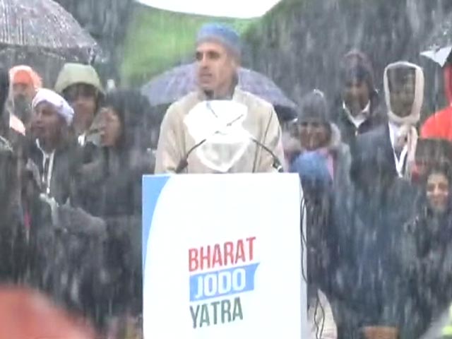 Watch: Opposition Leaders Speak At Rahul Gandhi's Yatra Finale Amid Heavy Snowfall