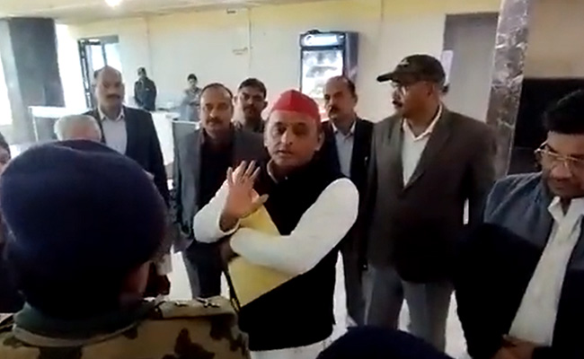 Akhilesh Yadav's "Poison" Charge In Refusing Tea By UP Cops Sparks Row