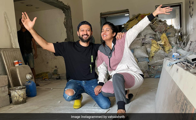 <i>Drishyam 2</i> Actress Ishita Dutta And Husband Vatsal Sheth Begin New Year With A "Dream Home"