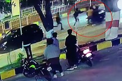 Video: 6 Minors Chase After Bike, Stab Man On Busy Road In Madhya Pradesh Video: 6 Minors Chase After Bike, Stab Man On Busy Road In Madhya Pradesh