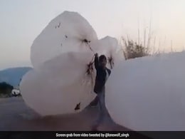 Video Of Pakistanis Storing Cooking Gas In Plastic Balloons Goes Viral, Internet Concerned Video Of Pakistanis Storing Cooking Gas In Plastic Balloons Goes Viral, Internet Concerned