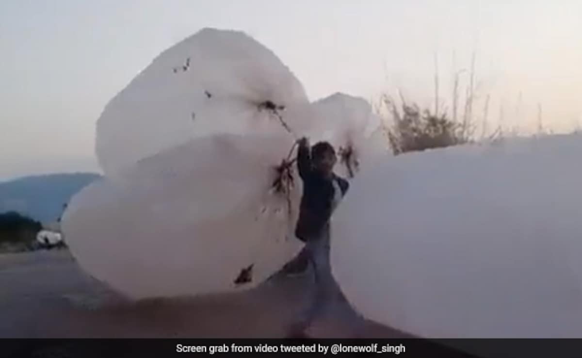 Karachi Residents Store Cooking Gas In Balloons Amid Fuel Shortage: Report