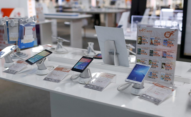 China's Smartphone Sales Drop To Lowest In 10 Years