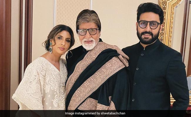 Shweta Poses With Dad Amitabh Bachchan And Brother Abhishek In This Happy Pic