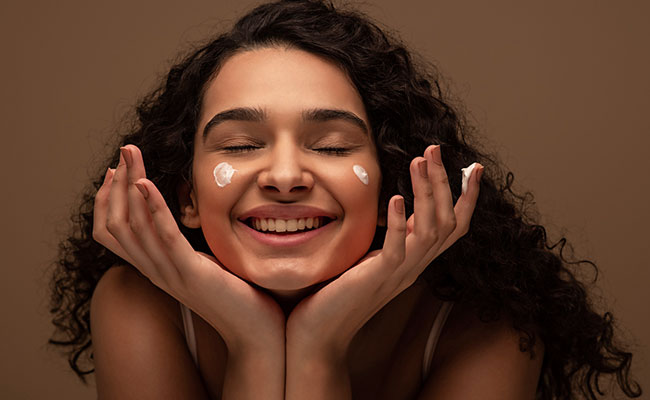 Skincare tips: Use a cold towel to wipe sweat and dirt