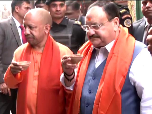 JP Nadda, Yogi Adityanath Enjoy Chai In Varanasi
