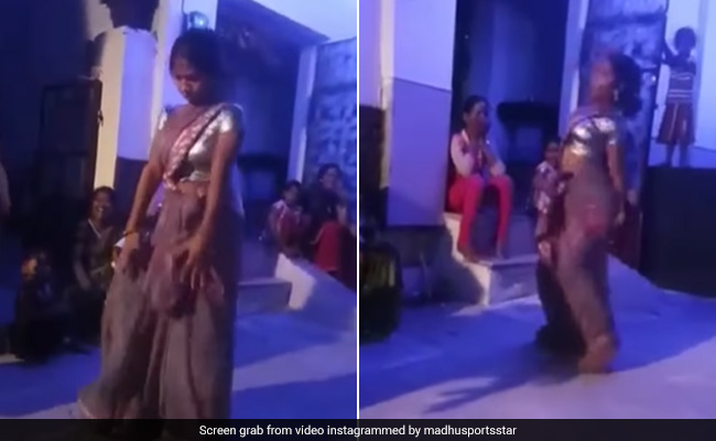 महिला को अचानक लगे झटके और लगी झनझनाने, लोग समझे करंट लगा, लेकिन वो तो 'बिजली डांस' कर रही थी