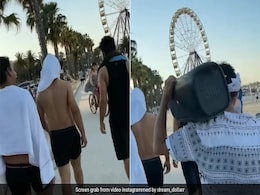 ऑस्ट्रेलिया के Beach पर लड़कों ने स्पीकर पर बजा दिया अजय देवगन का गाना ‘आए हम बाराती’, देखिए फिर क्या हुआ... ऑस्ट्रेलिया के Beach पर लड़कों ने स्पीकर पर बजा दिया अजय देवगन का गाना ‘आए हम बाराती’, देखिए फिर क्या हुआ...