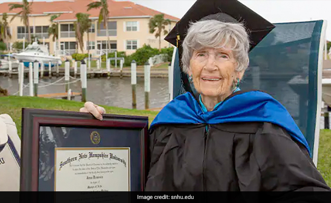 Woman In US Gets Her Master's Degree At The Age Of 89