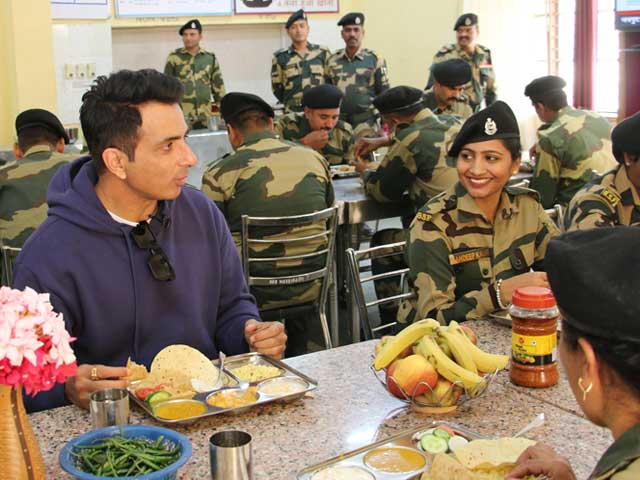 Sonu Sood's Special Meal With Border Security Force Soldiers
