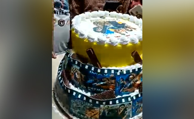 Fans Welcome SRK's 'Pathaan' With Cake Amid Controversy