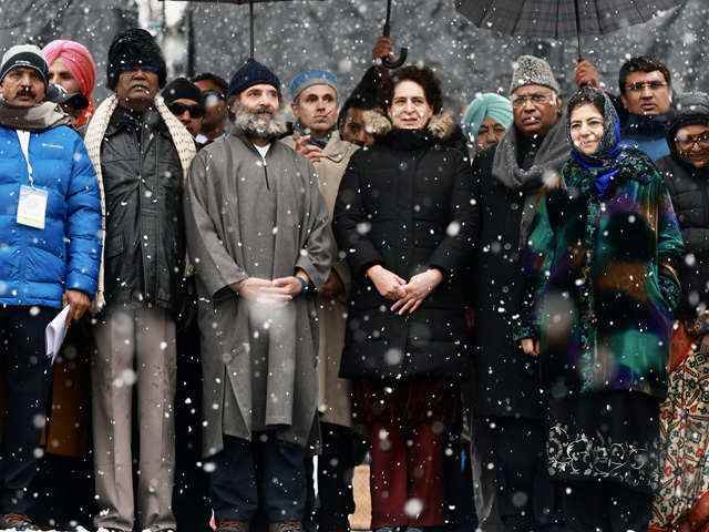 "कश्मीरी पंडित कर्मचारियों को घाटी में काम के लिए मजबूर न किया जाए":  राहुल गांधी की PM मोदी से अपील