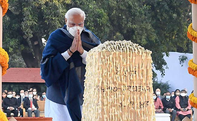PM Modi Pays Tributes To Mahatma Gandhi On His 75th Death Anniversary