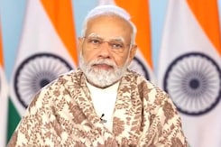 PM मोदी के हरी झंडी दिखाने के बाद सफर पर निकला दुनिया का सबसे बड़ा रिवर क्रूज PM मोदी के हरी झंडी दिखाने के बाद सफर पर निकला दुनिया का सबसे बड़ा रिवर क्रूज