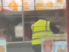 Watch: US Bus Driver Stops Mid-Way To Buy Chicken; Internet Reacts Watch: US Bus Driver Stops Mid-Way To Buy Chicken; Internet Reacts