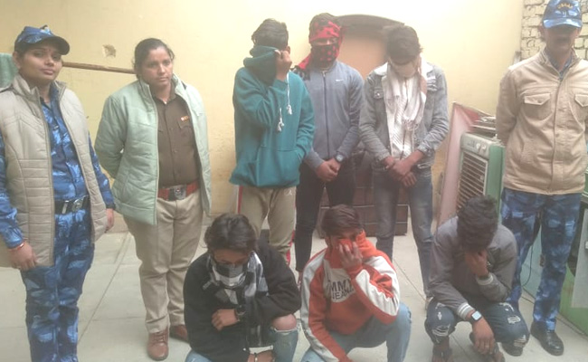 फरीदाबाद : रोज गार्डन में लड़कियों पर भद्दे कमेंट कर रहे मनचलों को पुलिस ने पकड़ा