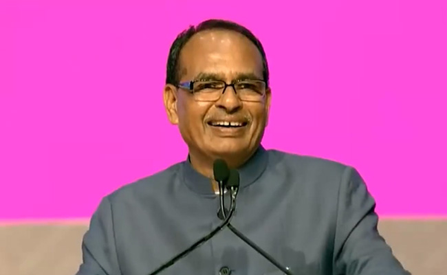 <i>Arey Yahin Reh Jao Na</i>: Shivraj Chouhan's Emotional Appeal At Indore Event