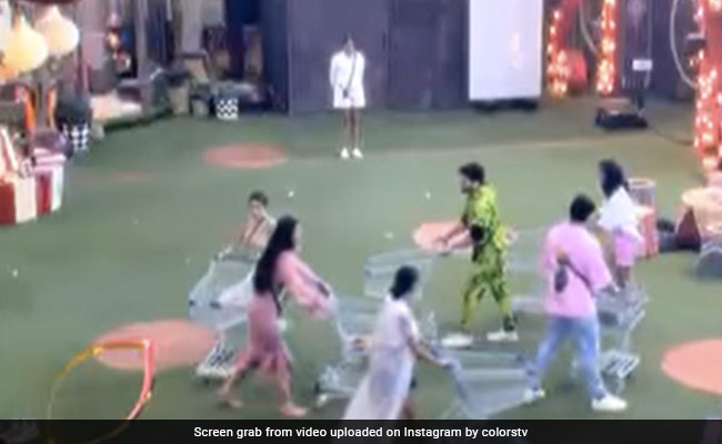 Bigg Boss 16: बिग बॉस ने 50 हजार रुपये का बेचा आटा, 10 लाख रुपये के राशन के लिए आपस में भिड़े ये दो कंटेस्टेंट्स