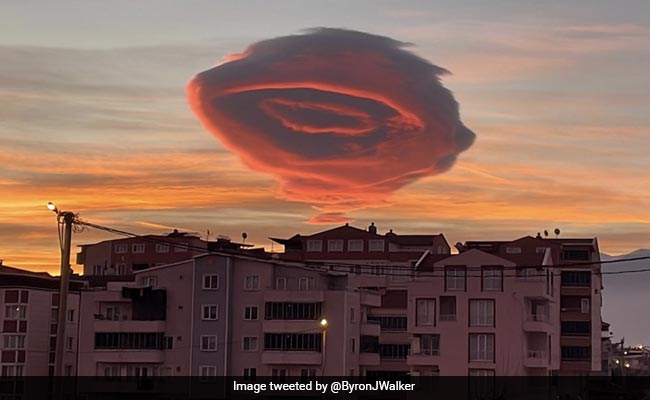 Bizarre UFO-Like Cloud Formation Over Turkey Stuns Internet