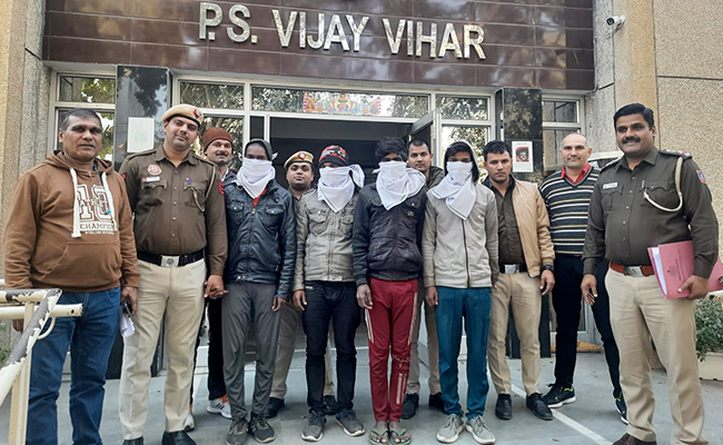 दिल्ली में चोरी के इरादे से दुकान में घुसे चोर की पीट-पीटकर हत्या, 4 आरोपी गिरफ्तार