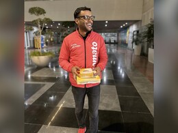 Zomato CEO Deepinder Goyal Turned "Delivery Boy" On New Year's Eve; Shared Experience Zomato CEO Deepinder Goyal Turned "Delivery Boy" On New Year's Eve; Shared Experience