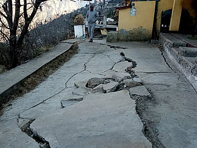 5 प्‍वाइंट न्‍यूज : जोशीमठ में सैटेलाइट सर्वेक्षण, केंद्र ने बनाया विशेष प्लान; 5 बातें