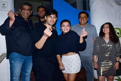 फिल्म 'मिशन मजनू' की सक्सेस पार्टी में सिद्धार्थ मल्होत्रा, रश्मिका मंदाना दिखे साथ फिल्म 'मिशन मजनू' की सक्सेस पार्टी में सिद्धार्थ मल्होत्रा, रश्मिका मंदाना दिखे साथ