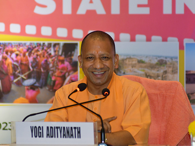 CM योगी आदित्यनाथ ने बॉलीवुड सेलिब्रिटीज़ से की मुलाकात, यूपी में शूटिंग पर सब्सिडी की पेशकश